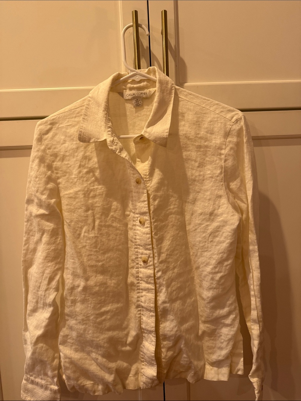 Women’s Casual Corner Light Cream Linen Button-Up Shirt